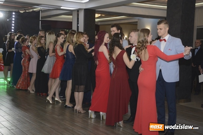 Zdjęcie w galerii na portalu naszwodzislaw.com: Nietypowo bo w czwartek. Studniówka LO z Rydułtów trwa w najlepsze! ZDJĘCIA  wiadomości z regionu