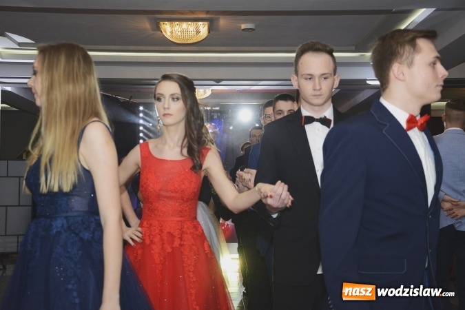 Zdjęcie w galerii na portalu naszwodzislaw.com: Nietypowo bo w czwartek. Studniówka LO z Rydułtów trwa w najlepsze! ZDJĘCIA  wiadomości z regionu