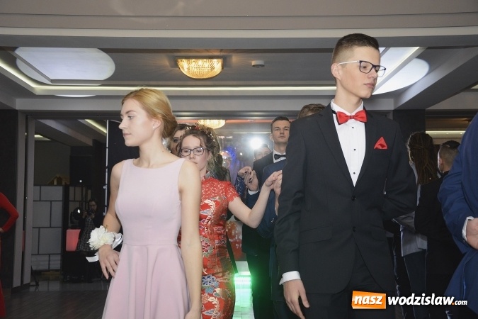 Zdjęcie w galerii na portalu naszwodzislaw.com: Nietypowo bo w czwartek. Studniówka LO z Rydułtów trwa w najlepsze! ZDJĘCIA  wiadomości z regionu