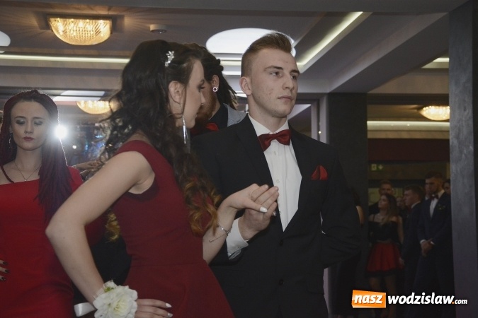 Zdjęcie w galerii na portalu naszwodzislaw.com: Nietypowo bo w czwartek. Studniówka LO z Rydułtów trwa w najlepsze! ZDJĘCIA  wiadomości z regionu