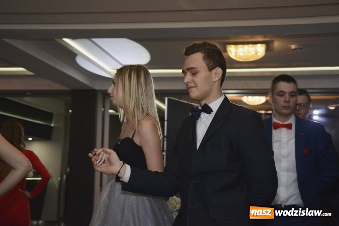 Zdjęcie w galerii na portalu naszwodzislaw.com: Nietypowo bo w czwartek. Studniówka LO z Rydułtów trwa w najlepsze! ZDJĘCIA  wiadomości z regionu