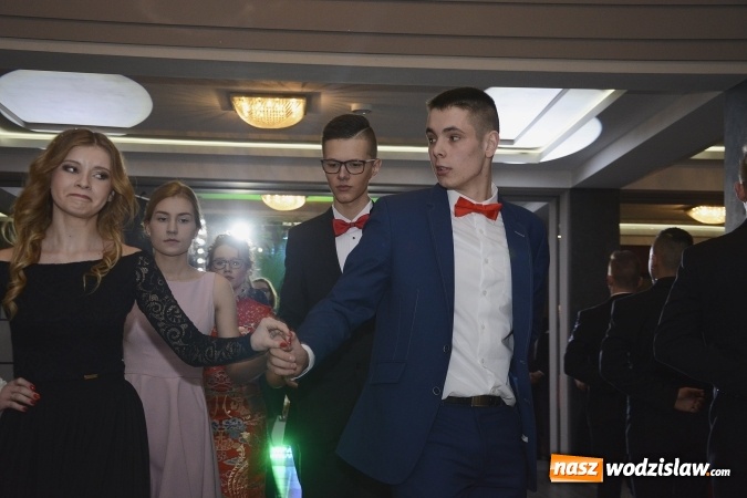 Zdjęcie w galerii na portalu naszwodzislaw.com: Nietypowo bo w czwartek. Studniówka LO z Rydułtów trwa w najlepsze! ZDJĘCIA  wiadomości z regionu