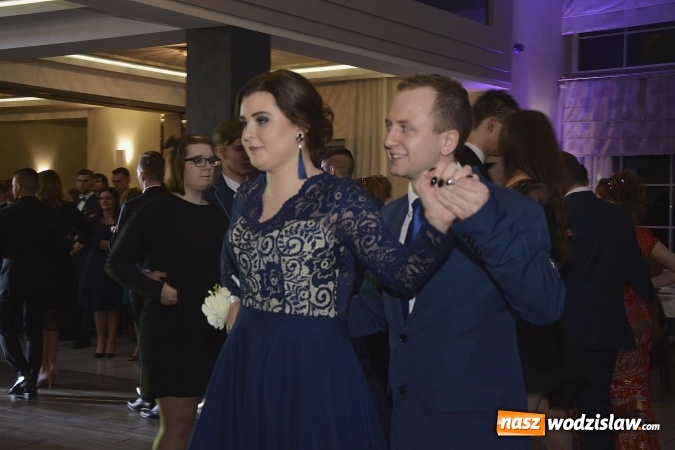 Zdjęcie w galerii na portalu naszwodzislaw.com: Nietypowo bo w czwartek. Studniówka LO z Rydułtów trwa w najlepsze! ZDJĘCIA  wiadomości z regionu
