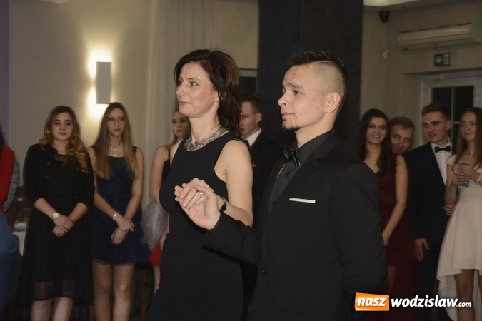 Zdjęcie w galerii na portalu naszwodzislaw.com: Nietypowo bo w czwartek. Studniówka LO z Rydułtów trwa w najlepsze! ZDJĘCIA  wiadomości z regionu