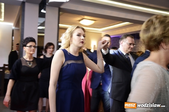 Zdjęcie w galerii na portalu naszwodzislaw.com: Nietypowo bo w czwartek. Studniówka LO z Rydułtów trwa w najlepsze! ZDJĘCIA  wiadomości z regionu