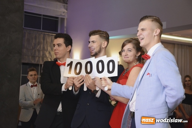 Zdjęcie w galerii na portalu naszwodzislaw.com: Nietypowo bo w czwartek. Studniówka LO z Rydułtów trwa w najlepsze! ZDJĘCIA  wiadomości z regionu