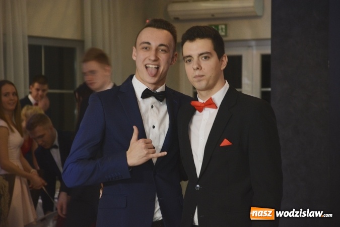 Zdjęcie w galerii na portalu naszwodzislaw.com: Nietypowo bo w czwartek. Studniówka LO z Rydułtów trwa w najlepsze! ZDJĘCIA  wiadomości z regionu