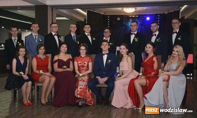 Zdjęcie w galerii na portalu naszwodzislaw.com: Nietypowo bo w czwartek. Studniówka LO z Rydułtów trwa w najlepsze! ZDJĘCIA  wiadomości z regionu
