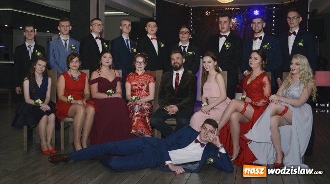 Zdjęcie w galerii na portalu naszwodzislaw.com: Nietypowo bo w czwartek. Studniówka LO z Rydułtów trwa w najlepsze! ZDJĘCIA  wiadomości z regionu