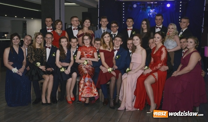 Zdjęcie w galerii na portalu naszwodzislaw.com: Nietypowo bo w czwartek. Studniówka LO z Rydułtów trwa w najlepsze! ZDJĘCIA  wiadomości z regionu