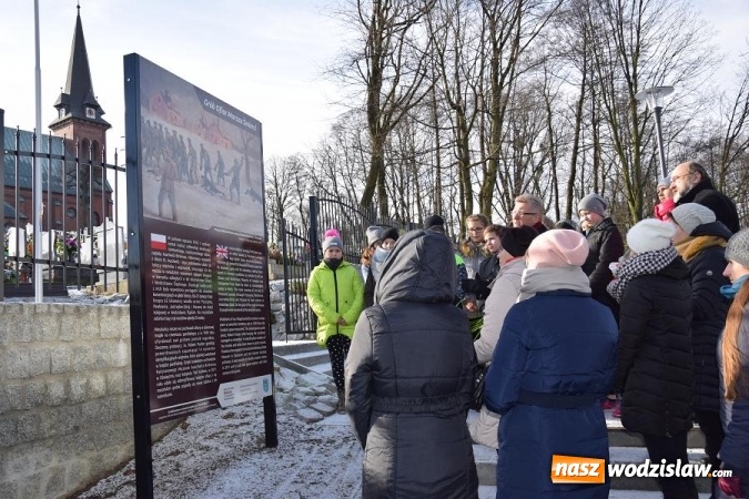 Zdjęcie w galerii na portalu naszwodzislaw.com: Delegacja z Oświęcimia odwiedziła Grób Ofiar Marszu Śmierci w Mszanie  wiadomości z regionu