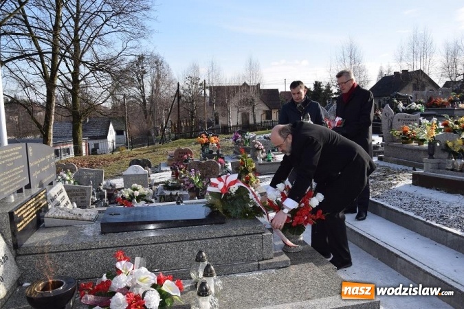 Zdjęcie w galerii na portalu naszwodzislaw.com: Delegacja z Oświęcimia odwiedziła Grób Ofiar Marszu Śmierci w Mszanie  wiadomości z regionu
