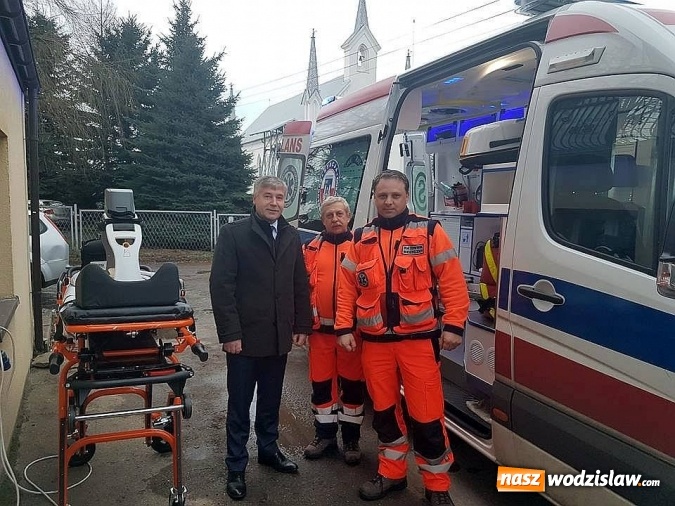 Zdjęcie w galerii na portalu naszwodzislaw.com: Wojewoda kupił karetki wiadomości z regionu