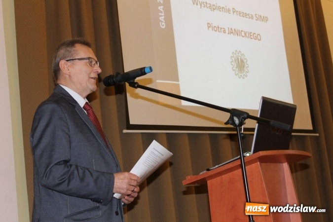 Zdjęcie w galerii na portalu naszwodzislaw.com: Paweł Długosz najlepszym absolwentem w kraju!  wiadomości z regionu