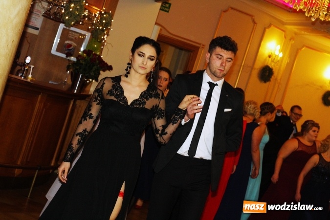 Zdjęcie w galerii na portalu naszwodzislaw.com: Uczniowie z II LO świętują sto dni do matury wiadomości z regionu