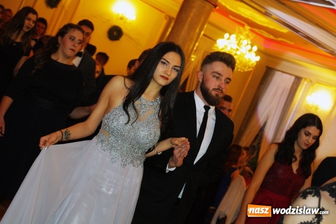 Zdjęcie w galerii na portalu naszwodzislaw.com: Uczniowie z II LO świętują sto dni do matury wiadomości z regionu