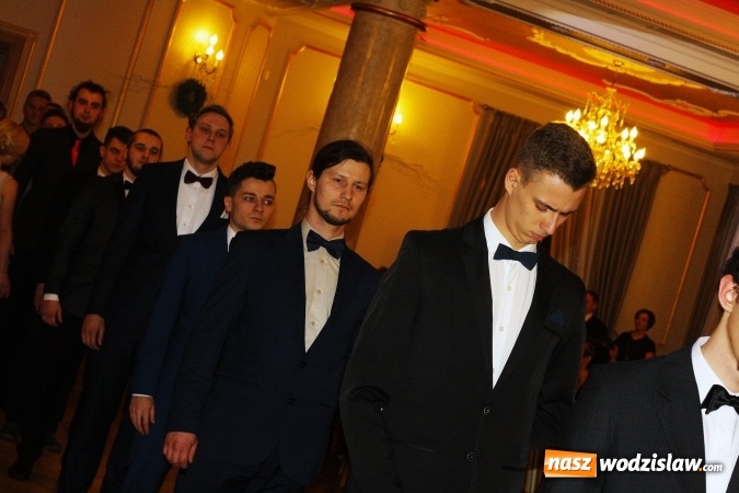 Zdjęcie w galerii na portalu naszwodzislaw.com: Uczniowie z II LO świętują sto dni do matury wiadomości z regionu