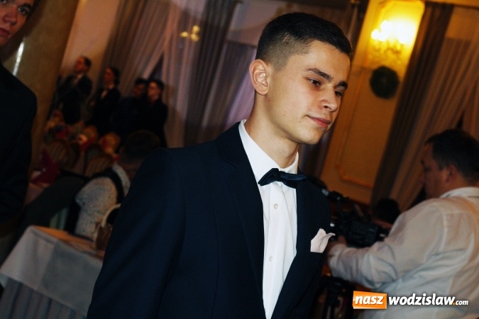 Zdjęcie w galerii na portalu naszwodzislaw.com: Uczniowie z II LO świętują sto dni do matury wiadomości z regionu