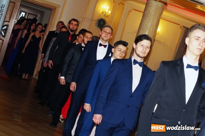Zdjęcie w galerii na portalu naszwodzislaw.com: Uczniowie z II LO świętują sto dni do matury wiadomości z regionu