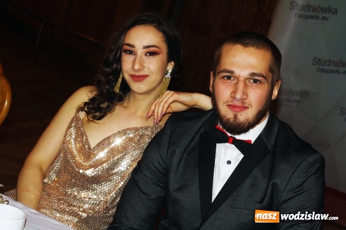 Zdjęcie w galerii na portalu naszwodzislaw.com: Uczniowie z II LO świętują sto dni do matury wiadomości z regionu
