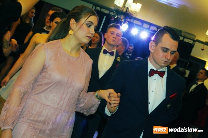 Zdjęcie w galerii na portalu naszwodzislaw.com: Maturzyści z PCKZiU świętują w Radlinie wiadomości z regionu