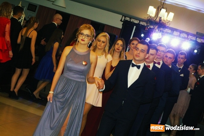 Zdjęcie w galerii na portalu naszwodzislaw.com: Maturzyści z PCKZiU świętują w Radlinie wiadomości z regionu