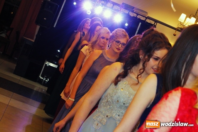 Zdjęcie w galerii na portalu naszwodzislaw.com: Maturzyści z PCKZiU świętują w Radlinie wiadomości z regionu