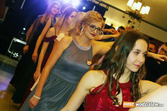 Zdjęcie w galerii na portalu naszwodzislaw.com: Maturzyści z PCKZiU świętują w Radlinie wiadomości z regionu