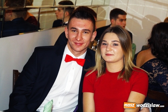 Zdjęcie w galerii na portalu naszwodzislaw.com: Maturzyści z PCKZiU świętują w Radlinie wiadomości z regionu