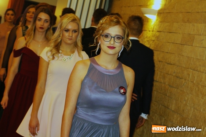 Zdjęcie w galerii na portalu naszwodzislaw.com: Maturzyści z PCKZiU świętują w Radlinie wiadomości z regionu