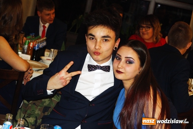 Zdjęcie w galerii na portalu naszwodzislaw.com: Maturzyści z PCKZiU świętują w Radlinie wiadomości z regionu