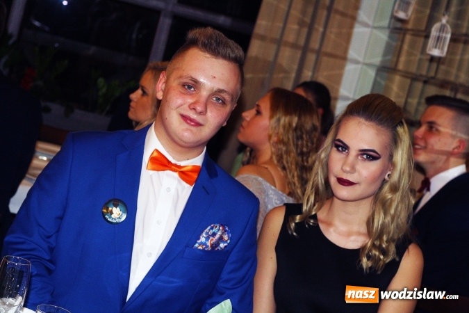 Zdjęcie w galerii na portalu naszwodzislaw.com: Maturzyści z PCKZiU świętują w Radlinie wiadomości z regionu