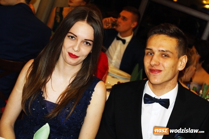 Zdjęcie w galerii na portalu naszwodzislaw.com: Maturzyści z PCKZiU świętują w Radlinie wiadomości z regionu