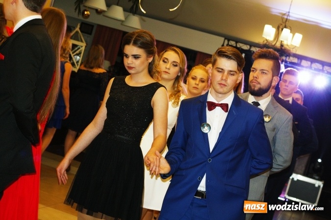 Zdjęcie w galerii na portalu naszwodzislaw.com: Maturzyści z PCKZiU świętują w Radlinie wiadomości z regionu