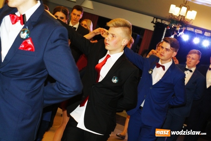 Zdjęcie w galerii na portalu naszwodzislaw.com: Maturzyści z PCKZiU świętują w Radlinie wiadomości z regionu