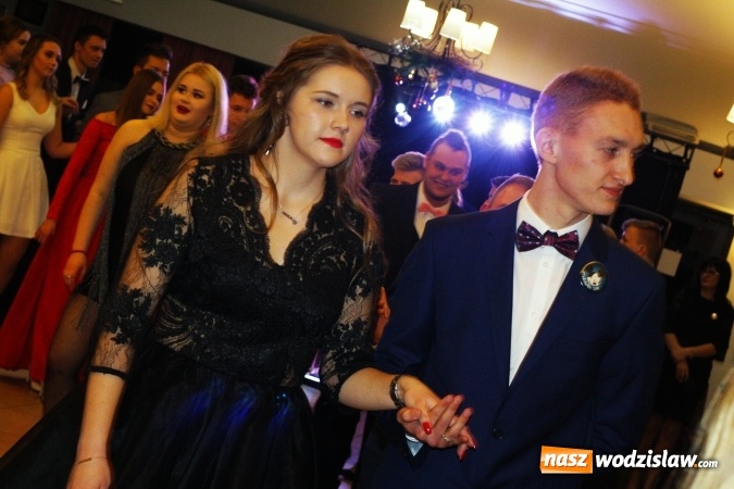 Zdjęcie w galerii na portalu naszwodzislaw.com: Maturzyści z PCKZiU świętują w Radlinie wiadomości z regionu