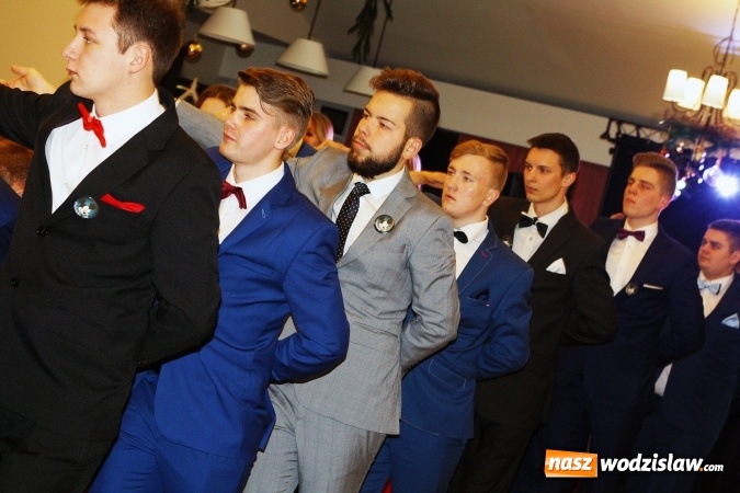 Zdjęcie w galerii na portalu naszwodzislaw.com: Maturzyści z PCKZiU świętują w Radlinie wiadomości z regionu