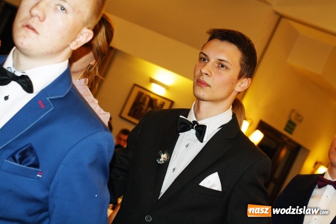 Zdjęcie w galerii na portalu naszwodzislaw.com: Maturzyści z PCKZiU świętują w Radlinie wiadomości z regionu