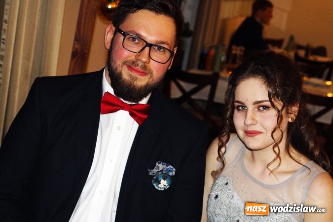 Zdjęcie w galerii na portalu naszwodzislaw.com: Maturzyści z PCKZiU świętują w Radlinie wiadomości z regionu