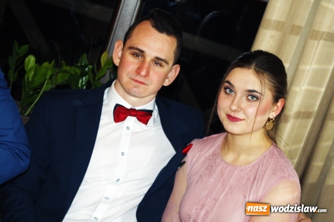 Zdjęcie w galerii na portalu naszwodzislaw.com: Maturzyści z PCKZiU świętują w Radlinie wiadomości z regionu