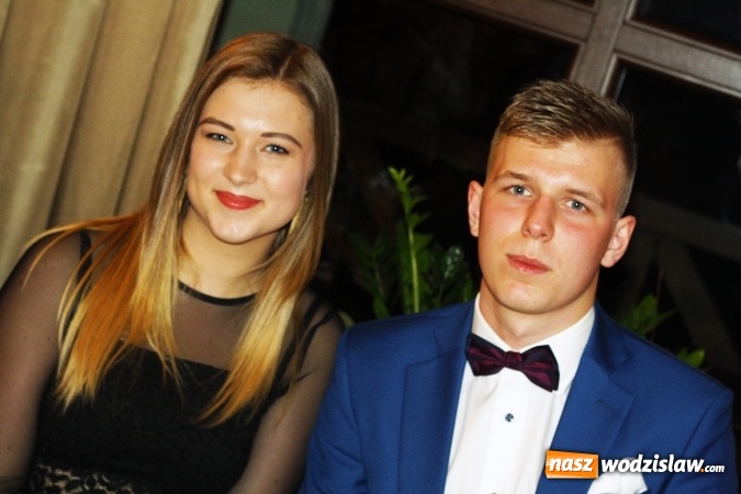 Zdjęcie w galerii na portalu naszwodzislaw.com: Maturzyści z PCKZiU świętują w Radlinie wiadomości z regionu