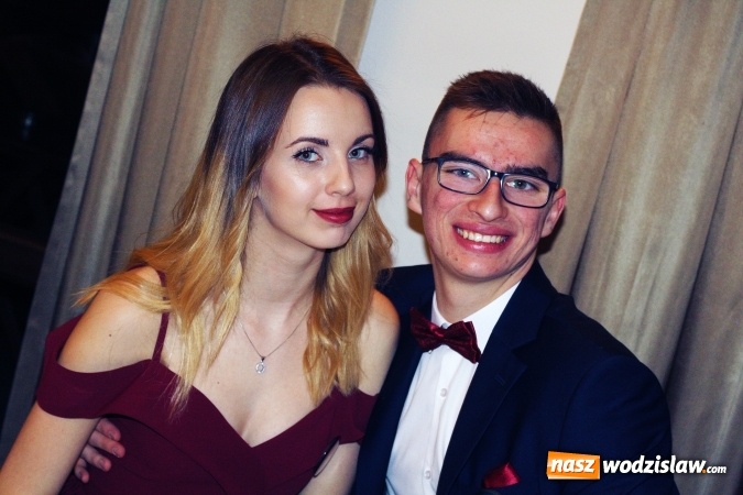 Zdjęcie w galerii na portalu naszwodzislaw.com: Maturzyści z PCKZiU świętują w Radlinie wiadomości z regionu