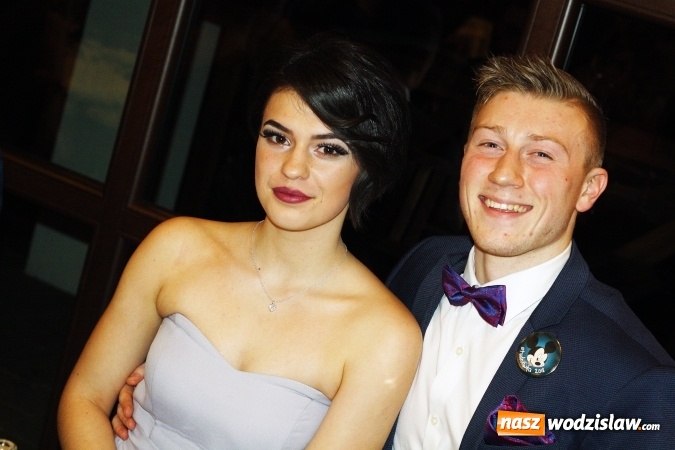 Zdjęcie w galerii na portalu naszwodzislaw.com: Maturzyści z PCKZiU świętują w Radlinie wiadomości z regionu