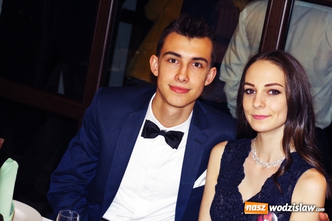 Zdjęcie w galerii na portalu naszwodzislaw.com: Maturzyści z PCKZiU świętują w Radlinie wiadomości z regionu