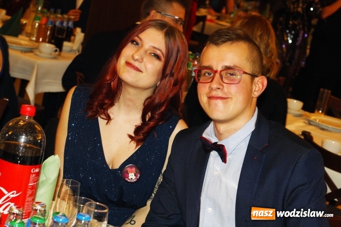 Zdjęcie w galerii na portalu naszwodzislaw.com: Maturzyści z PCKZiU świętują w Radlinie wiadomości z regionu