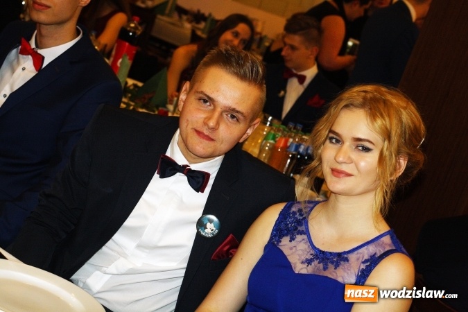 Zdjęcie w galerii na portalu naszwodzislaw.com: Maturzyści z PCKZiU świętują w Radlinie wiadomości z regionu