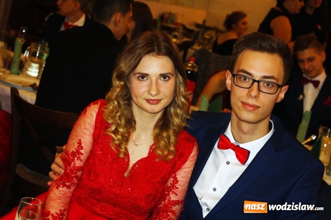 Zdjęcie w galerii na portalu naszwodzislaw.com: Maturzyści z PCKZiU świętują w Radlinie wiadomości z regionu