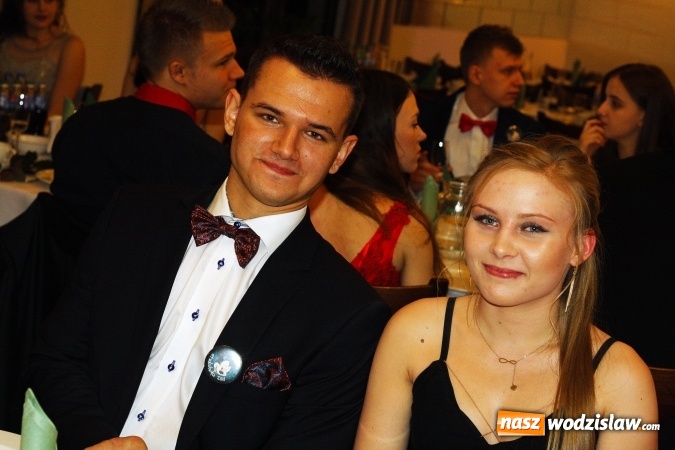 Zdjęcie w galerii na portalu naszwodzislaw.com: Maturzyści z PCKZiU świętują w Radlinie wiadomości z regionu