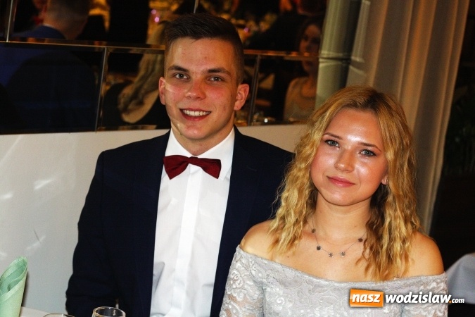 Zdjęcie w galerii na portalu naszwodzislaw.com: Maturzyści z PCKZiU świętują w Radlinie wiadomości z regionu