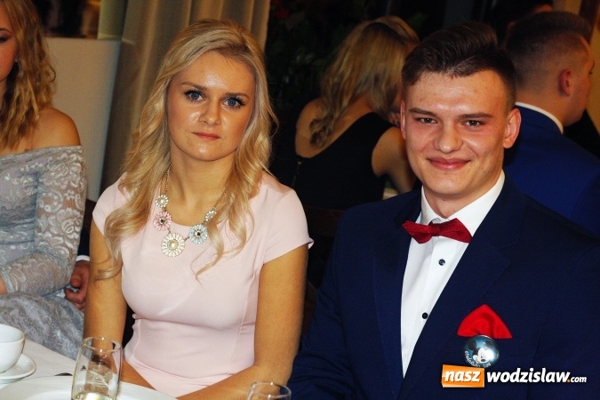 Zdjęcie w galerii na portalu naszwodzislaw.com: Maturzyści z PCKZiU świętują w Radlinie wiadomości z regionu